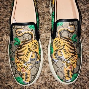gucci bengal tiger slip on